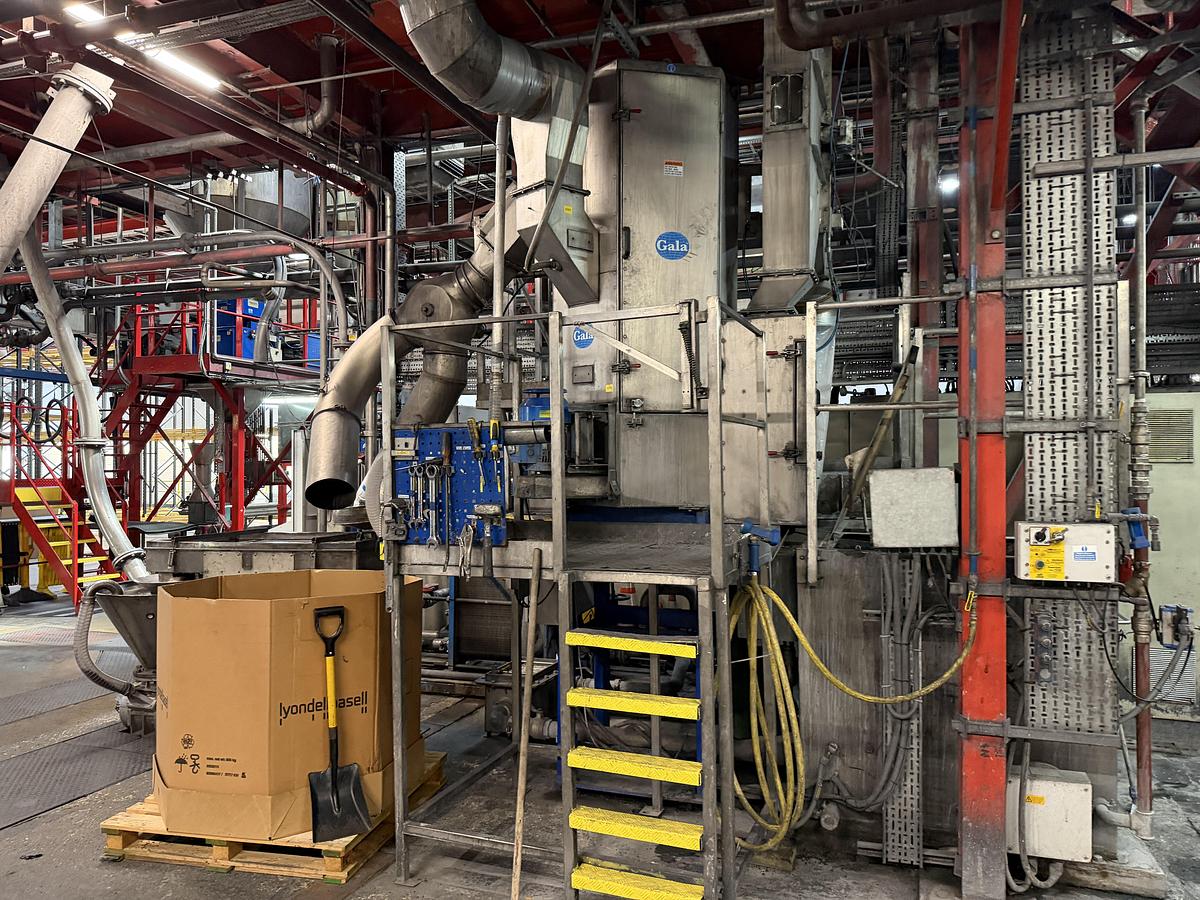 Used 110mm Berstorff model ZE110 A UT 44D twin screw compounding line. 600rpm screws. 1080kw motor. Brabender feeders. Gala EAC model 7