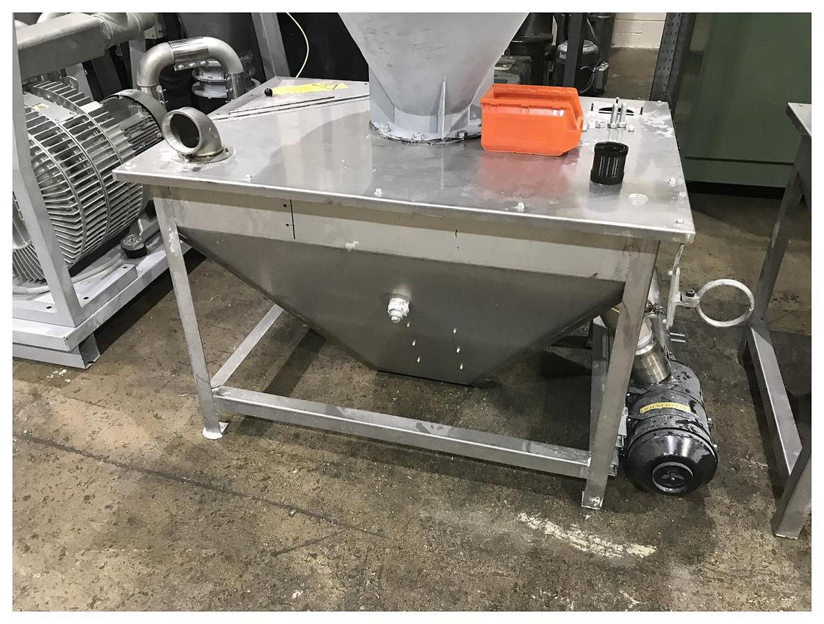 Used 1000litre Moretto insulated hopper with loader.