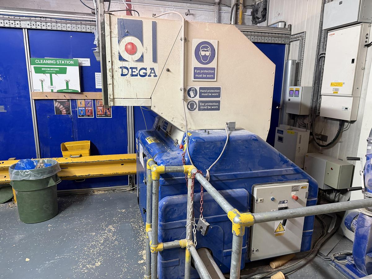 Used 900mm wide Dega granulator model DGN 409-30 30kw motor with 3 blade rotor. Sound proofed. Fan and cyclone 2015