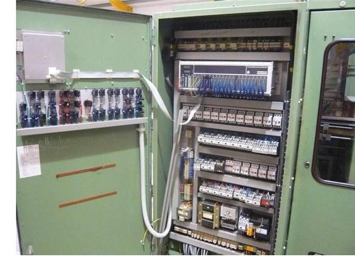 Used 350mm X 500mm Wide Illig RV53, vacuum forming machine With Steel Rule Punch Station, and stacker. 1989. Movable bottom platen.