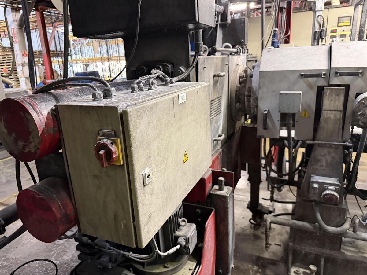 Used 130mm Maris TM133MV twin screw compounding line. 340rpm max. 710kw motor. Gala Model 7 underwater pelletiser. Ktron feeders
