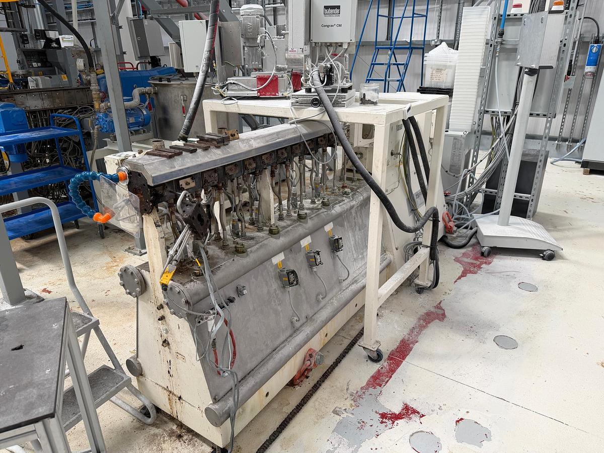 Used 25mm Zeppelin twin screw compounding extruder. 5oD with 9kw motor, 2 side feeders, strand die. Up to 600rpm. 2012