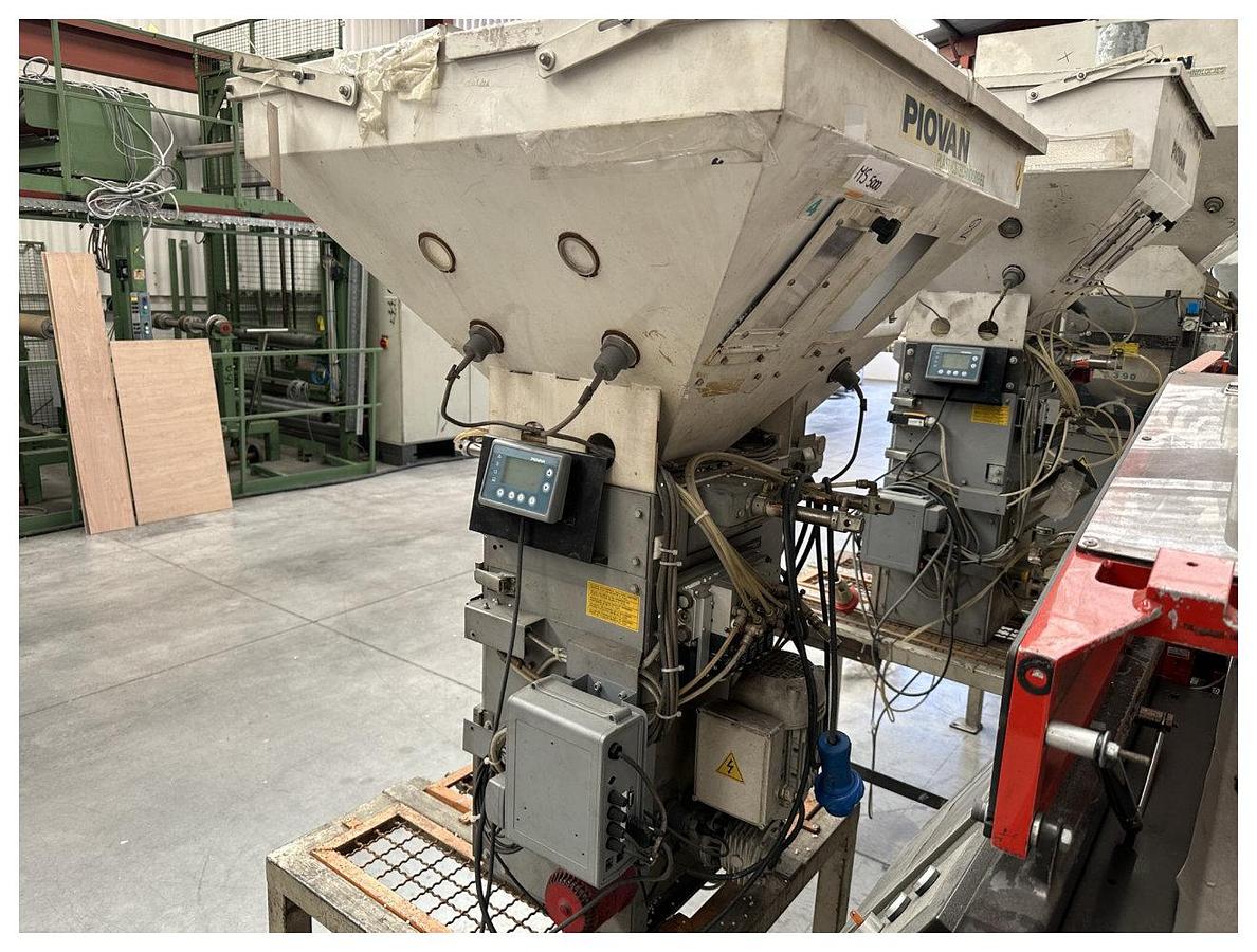 Used Piovan model MDW 250/41 Gravimetric blender. Side feeder. Year 2000