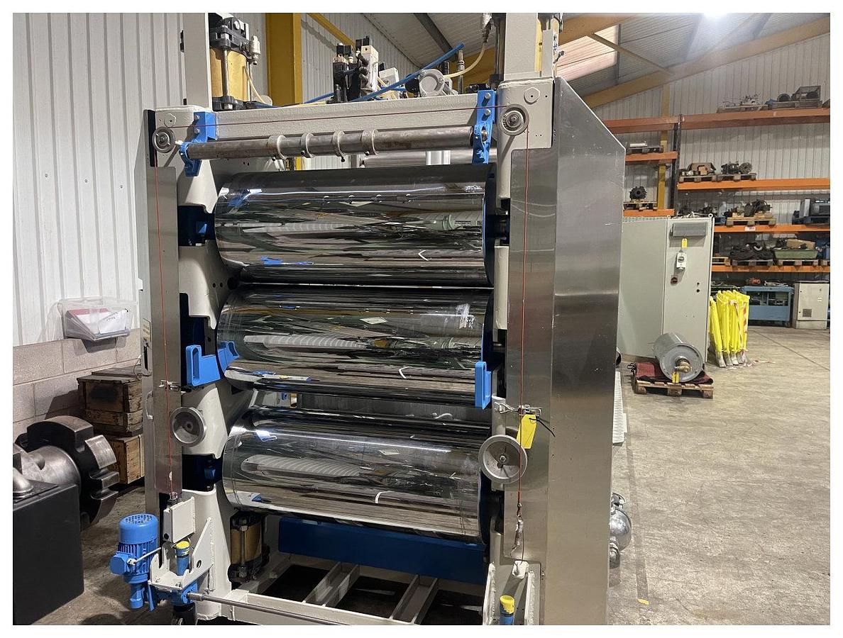 Used 1040mm wide Welex 3 roll polishing stack with 1040mm x 450mm rolls, pump group, 2 roll haul off. Silicone bath.