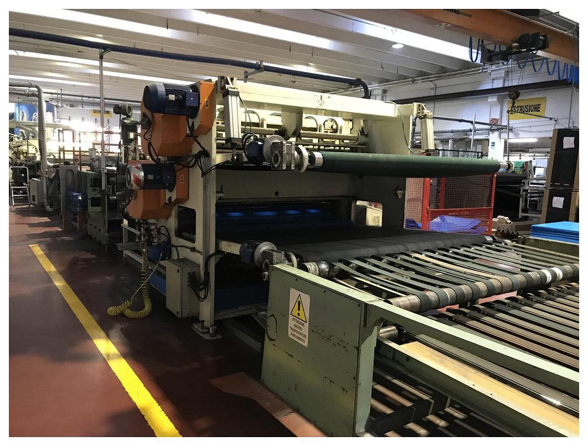 Used 3000mm wide Caimi twin stack guillotine. Variable speed input nip rolls for each blade. Run on PP hollow profile. Top/bottom cut for variable sheet length. CMD3000