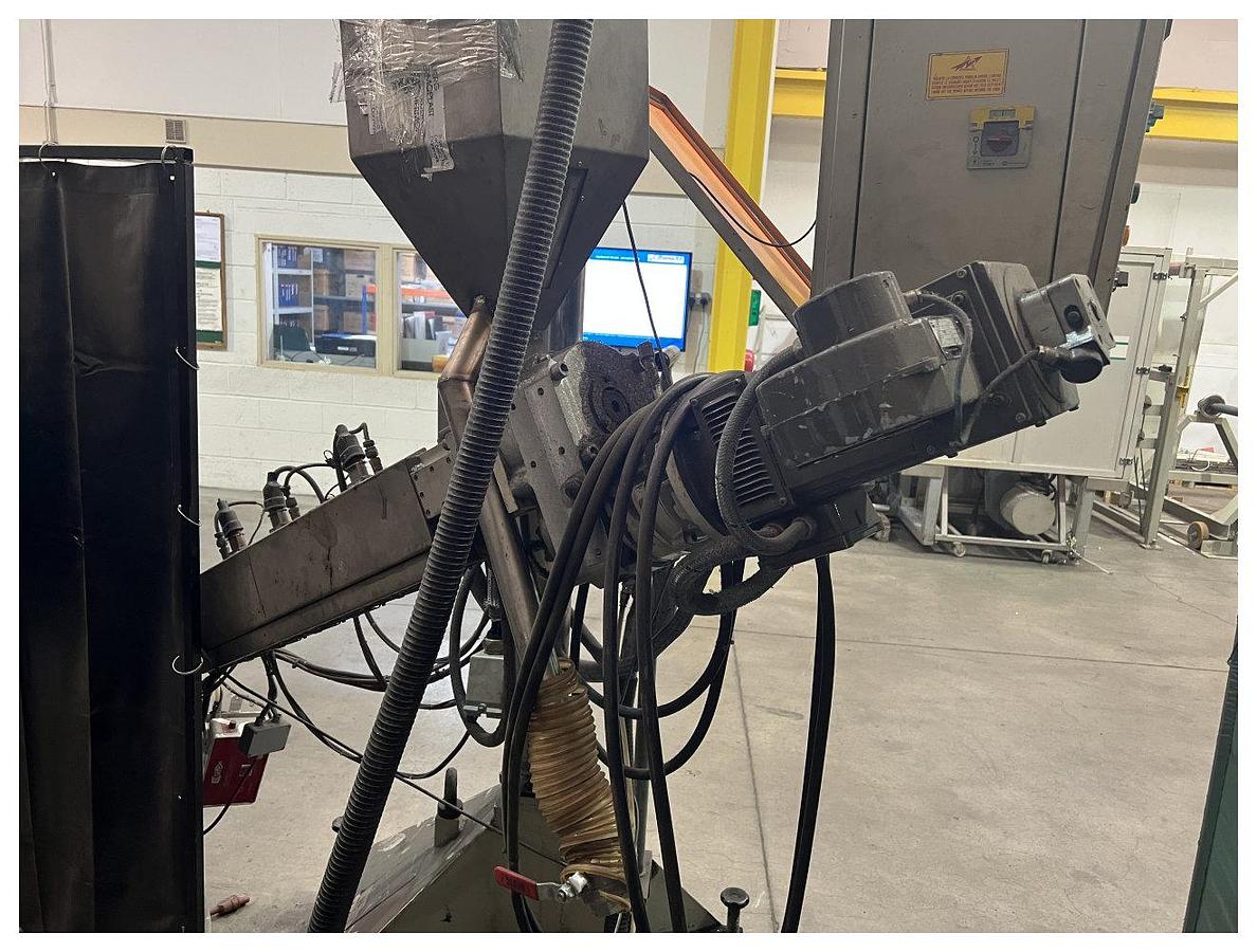 Used 35mm Union Single Screw Extruder Pillar Mounted With Dc Motor. 30d.