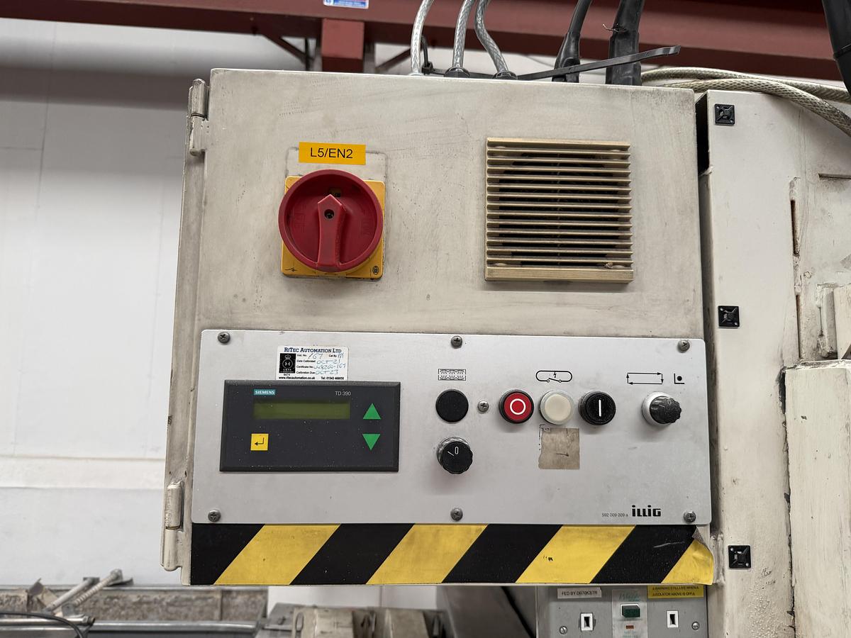 Used 900mm wide Illig preheater model VHW 91/2 with 2 x large heated rolls. Index type