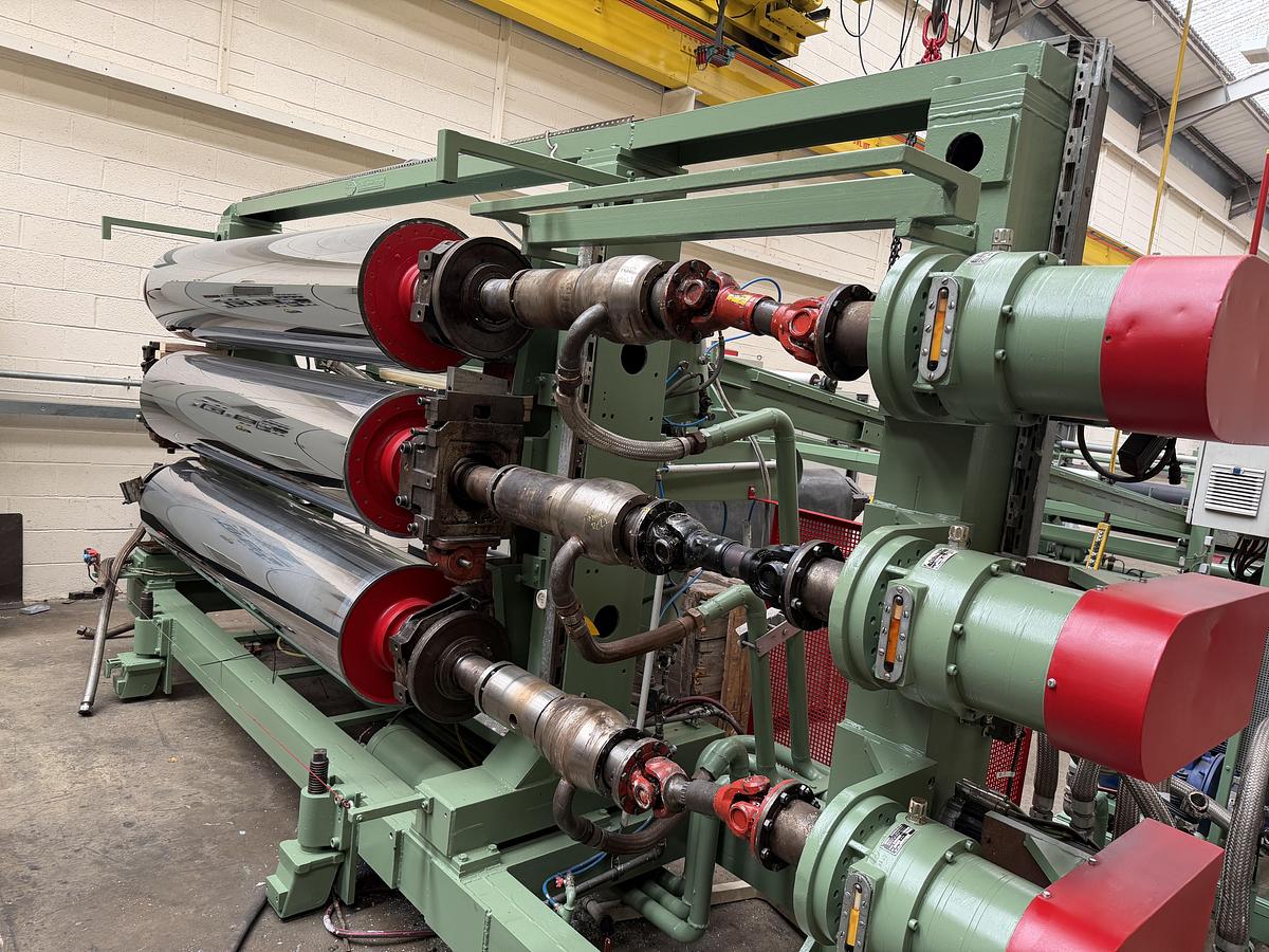 Used 2400mm wide Reifenhauser 3 roll polishing stack with thermoregulation, haul off. 2400mmx500mm individual drives. Variable speed haul off. In line knives.