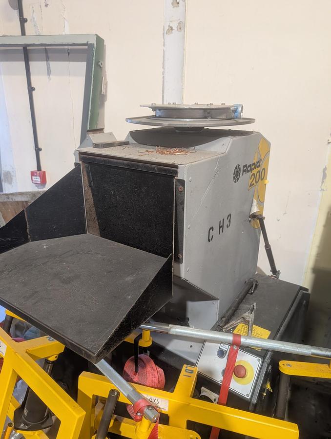 Used 360mm x 200mm Rapid model G200-36KU with 7.5kw motor. 2014