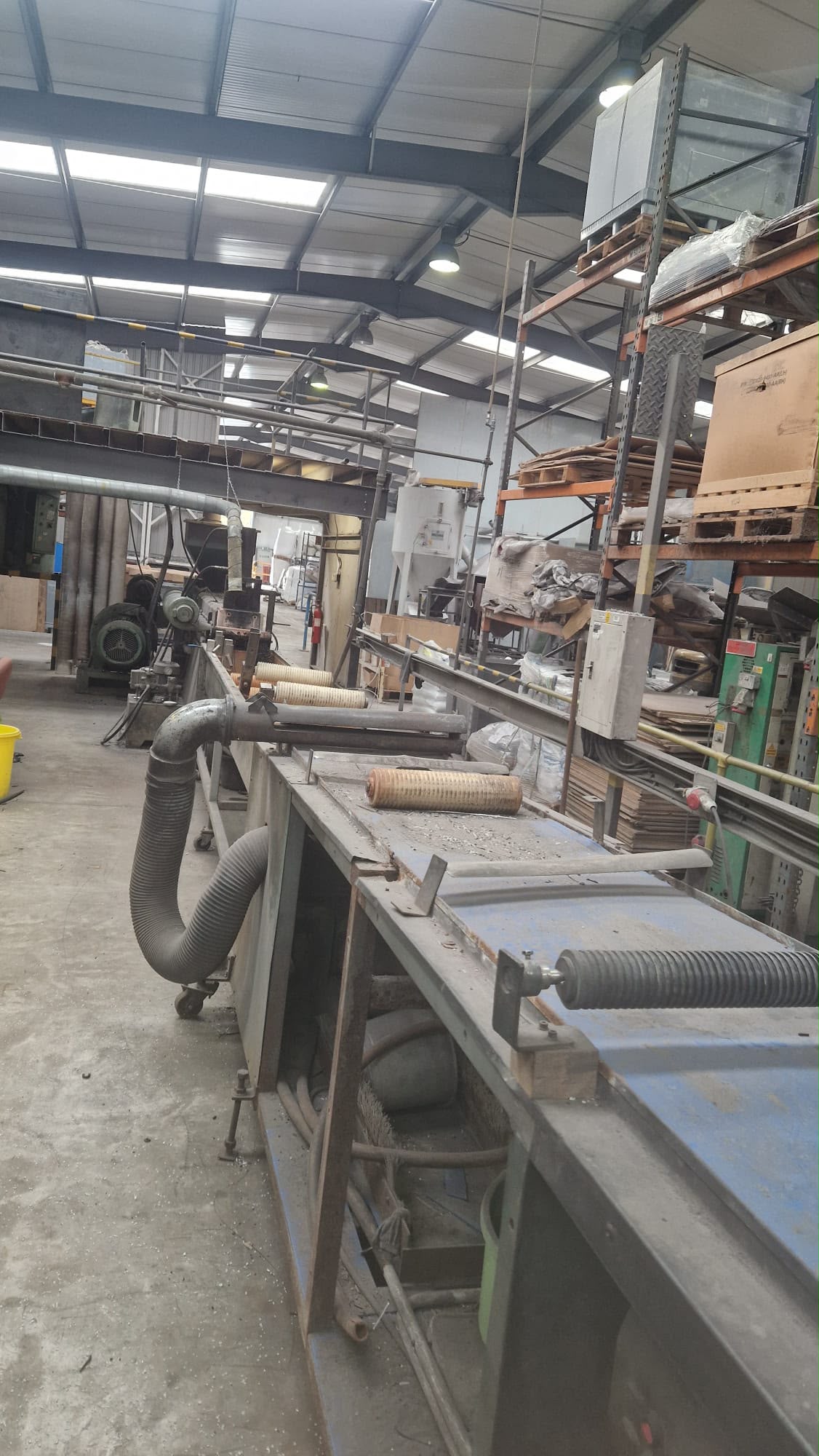 Used 100mm KweenB single screw pelletising line with vent. AC motor, Cresta Screen changer with strand die head, water bath, air knife and Scheer 200 pelletiser. Sieve