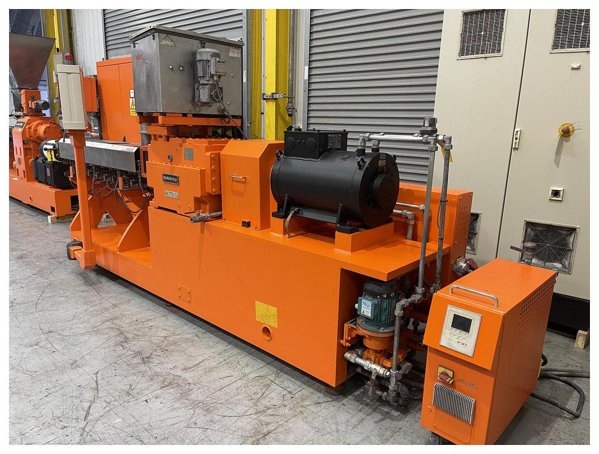 Used 40mm Leistritz model ZSE Maxx 40 twin screw compounding extruder. 36L/d Ratio. Single vent. 2011 Electrically heated barrel. Water cooling.
