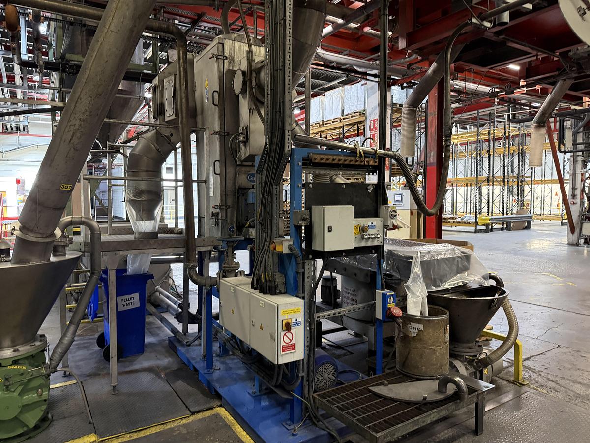 Used 130mm Maris TM133MV twin screw compounding line. 340rpm max. 710kw motor. Gala Model 7 underwater pelletiser. Ktron feeders
