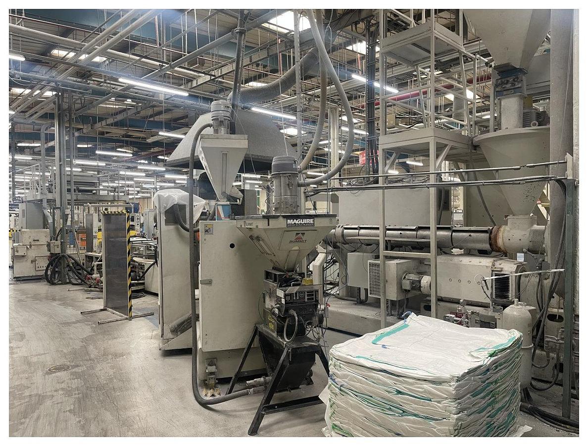 Used 1040mm Welex coextrusion line, Grav blender, Crammer feeder. 120mm extruder 65mm Coextruder, die. 1040mm 3 roll stack, haul off and winder 1998