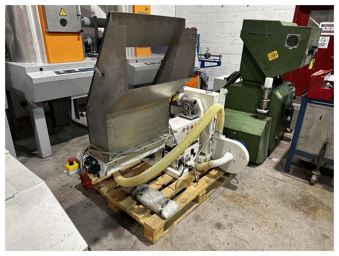 Used 220mm x 200mm Tria auger fed granulator with soundproofing and fan extract.  Model JMC 22-20. Year 2015