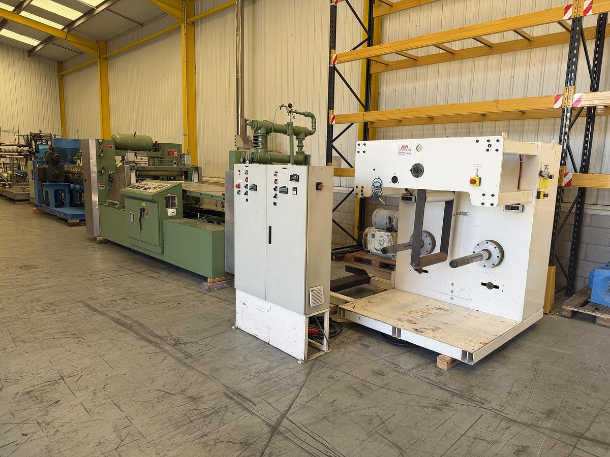 Used 900mm wide Amut Welex sheet extrusion line with 90mm Amut extruder 30D, 147kw dc motor. Gear pump, 860mm die, 900mm wide Welex 3 roll stack 300mm rolls, haul off, 800mm Mondon winder.
