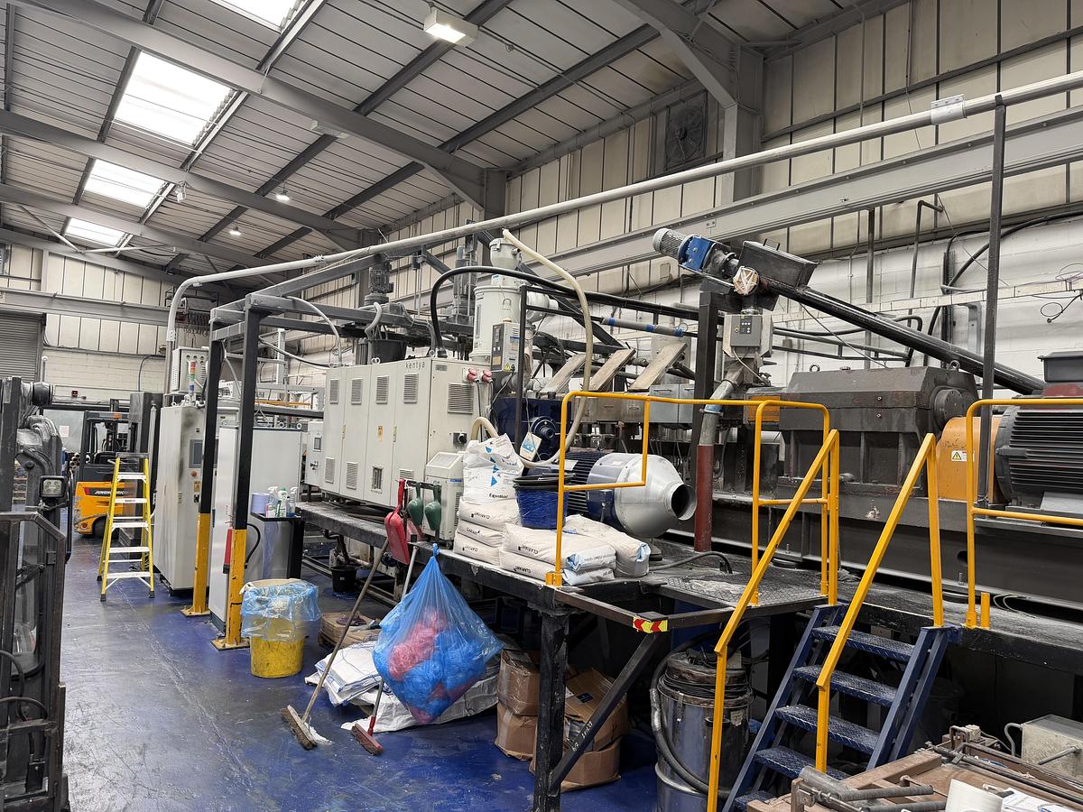 Used 1100mm wide Kentya coextrusion PET sheetlinewith 73mm twinscrew primary extruder, triple vented. 90kw AC motor, screen changer, gear pump 1100mm die, 3 roll stack, haul off, silicone bath, 2 state winder 2010