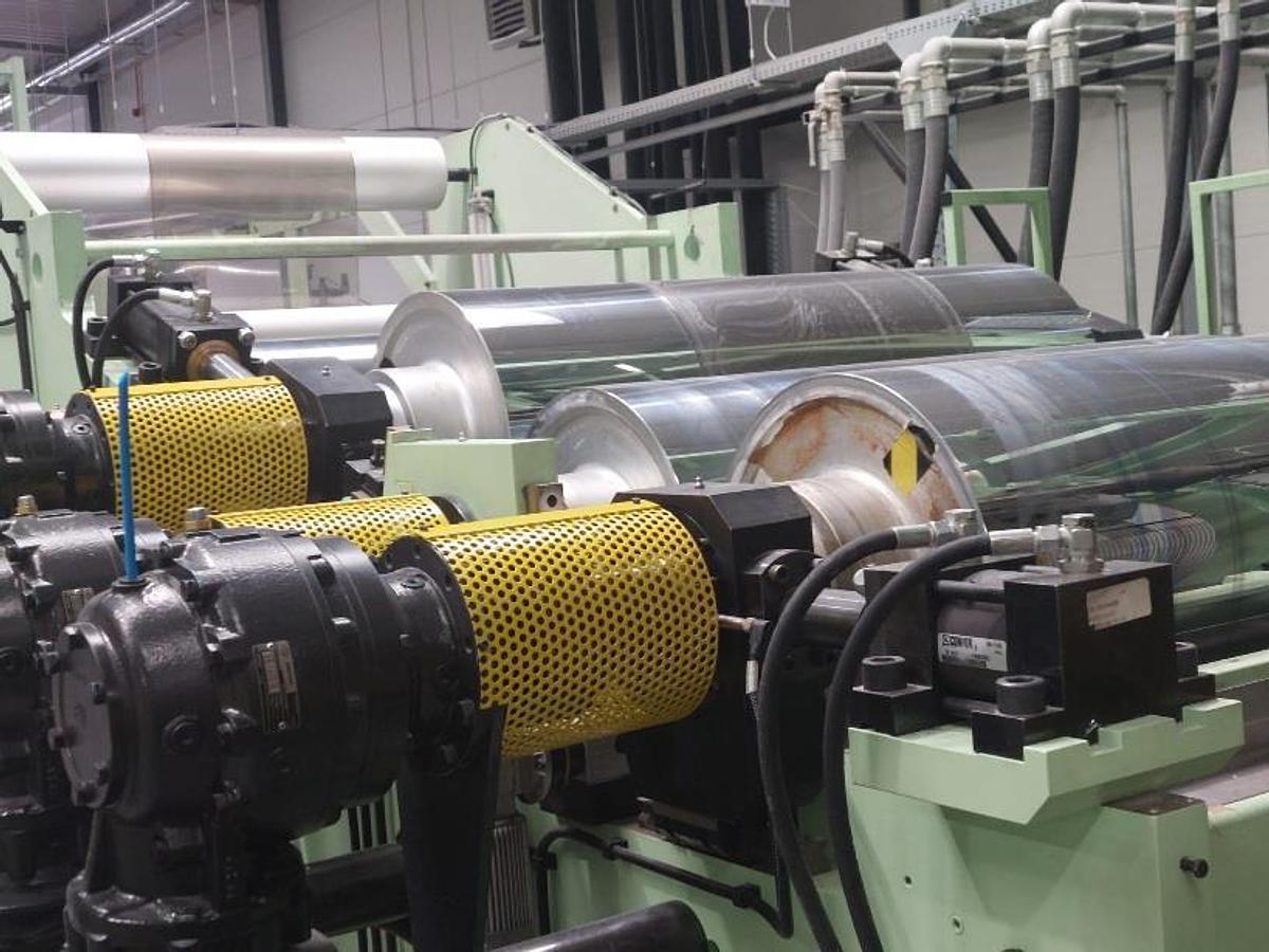 Used 1000mm wide Amut PET sheet line. 0.2-1.5mm. 100mm+48mm single extruders, 1000mm wide x 450mm calender, scanner, haul off 3 station winder. 2018