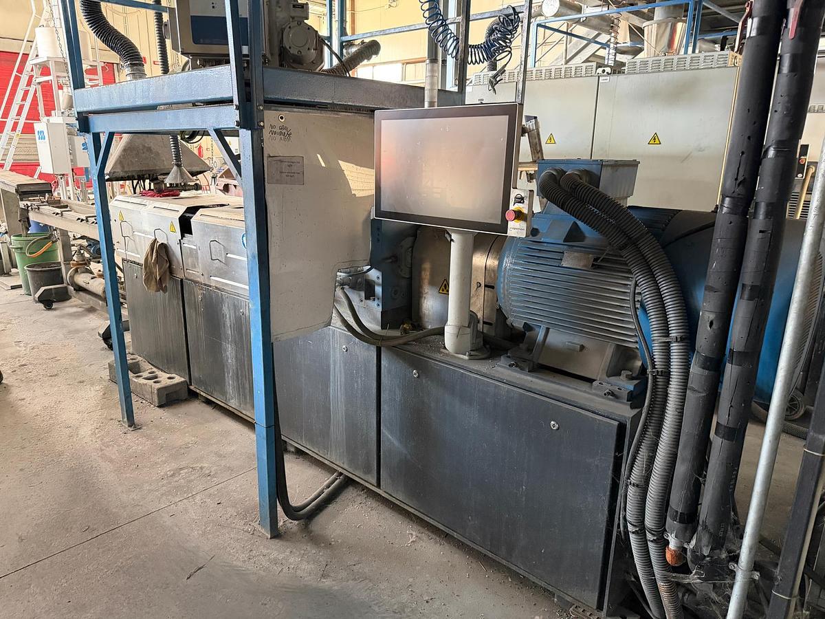 Used 30mm Coperion ZSK30 twin screw compounding extruder with 900rpm corotating screws 75kw ac motor with invertor.