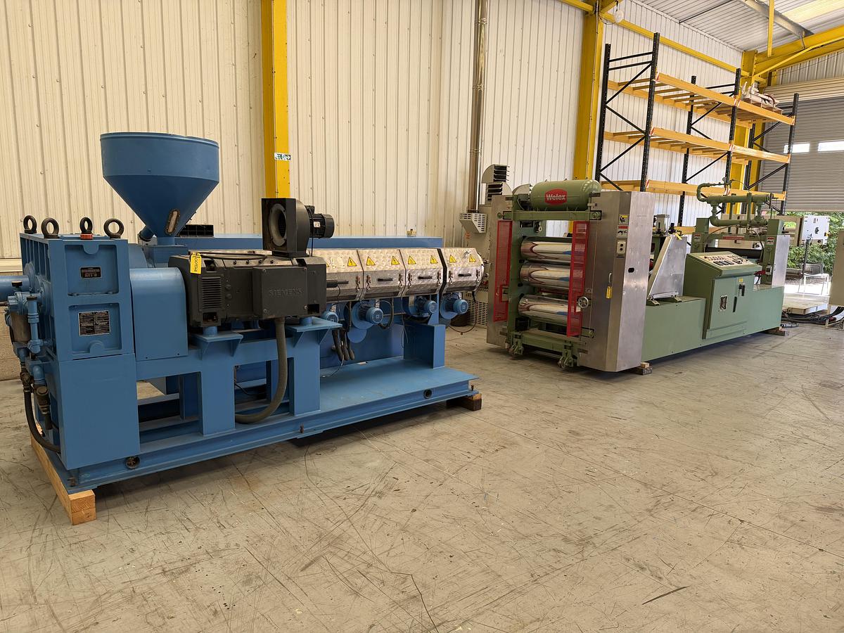 Used 900mm wide Amut Welex sheet extrusion line with 90mm Amut extruder 30D, 147kw dc motor. Gear pump, 860mm die, 900mm wide Welex 3 roll stack 300mm rolls, haul off, 800mm Mondon winder.