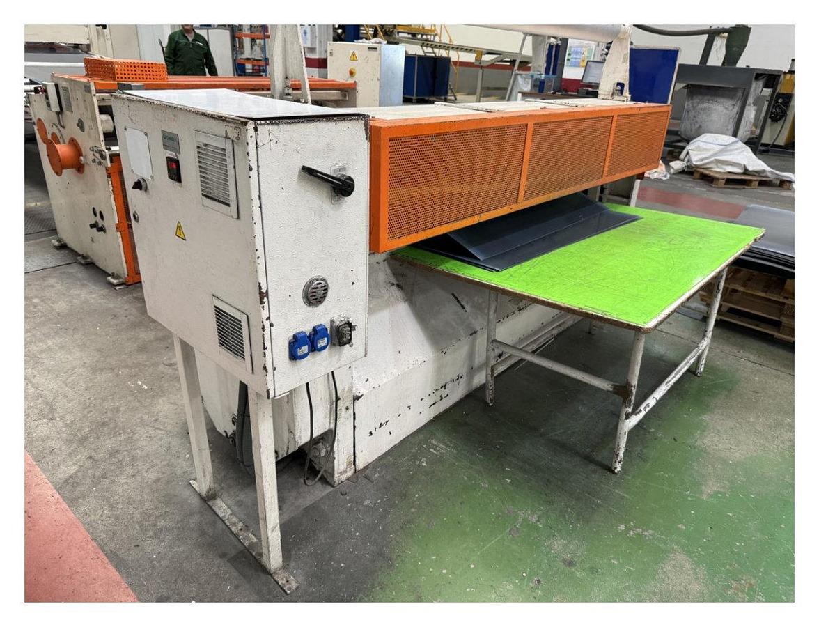 Used 1500mm Davis Standard coextrusion sheet line with 90mm,60mm,60mm extruders. 1400mm die 0.5-8mm. 5 layers. 1500mm x 460mm, haul off, shear 2001