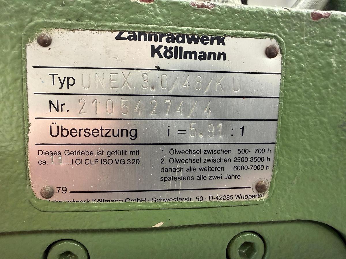 Used 45mm Kuhne single screw extruder model K45E-33D with 5.91:1 gearbox. Electrically heated, fan cooled barrel1999