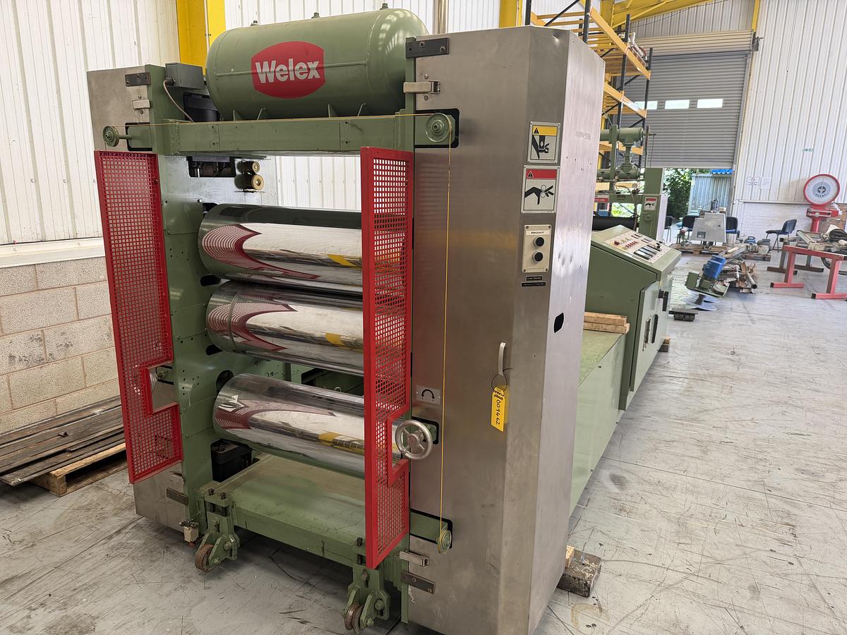 Used 890mm x 300mm Welex 3 roll polishing stack with pump group, and haul off. Silent chain driven rolls, pneumatic nip, 97