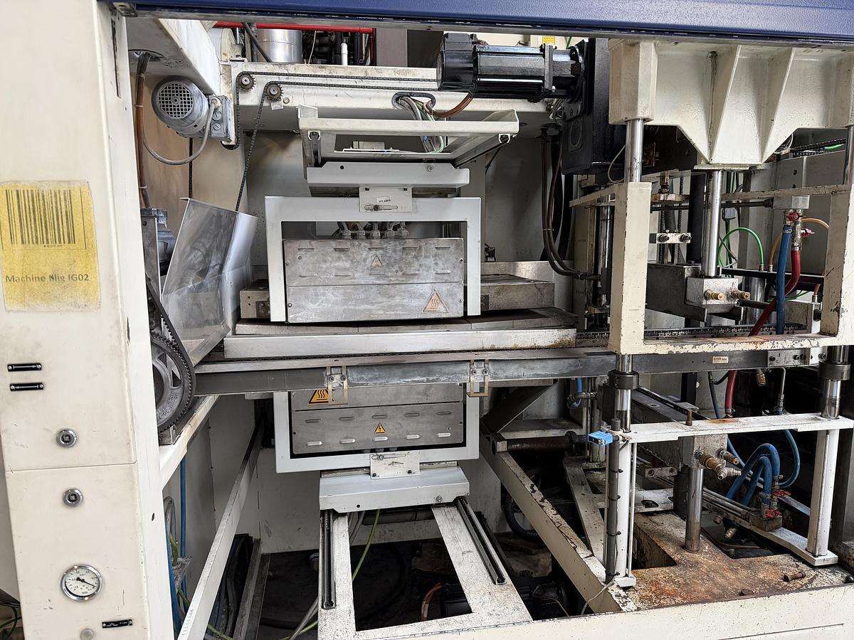 Used 500mm x 350mm Illig Model RD53 pressure forming machine 2004 with unwind and stacker