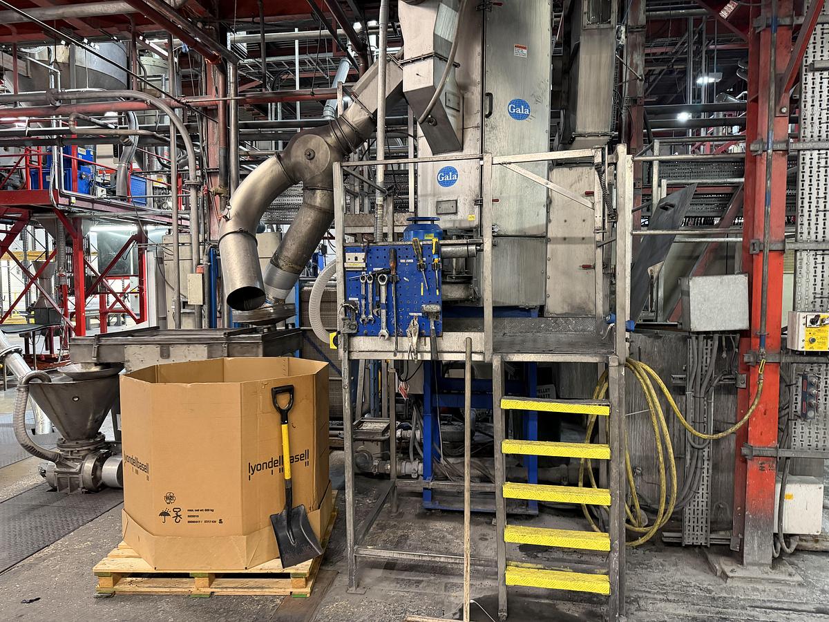 Used 110mm Berstorff model ZE110 A UT 44D twin screw compounding line. 600rpm screws. 1080kw motor. Brabender feeders. Gala EAC model 7