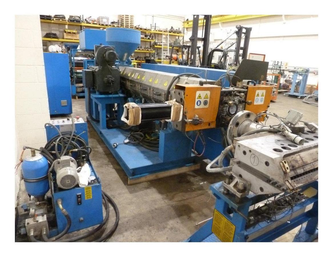 Used 90mm Amut EA90 single screw extruder with fan cooled barrel. 2002