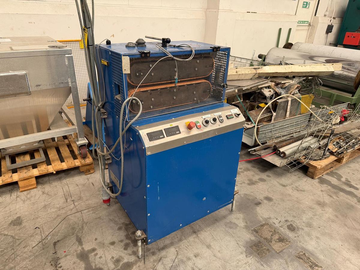 Used 75mm 2 belt Next off with top/bottom variable speed belts. Peter Gillard 
