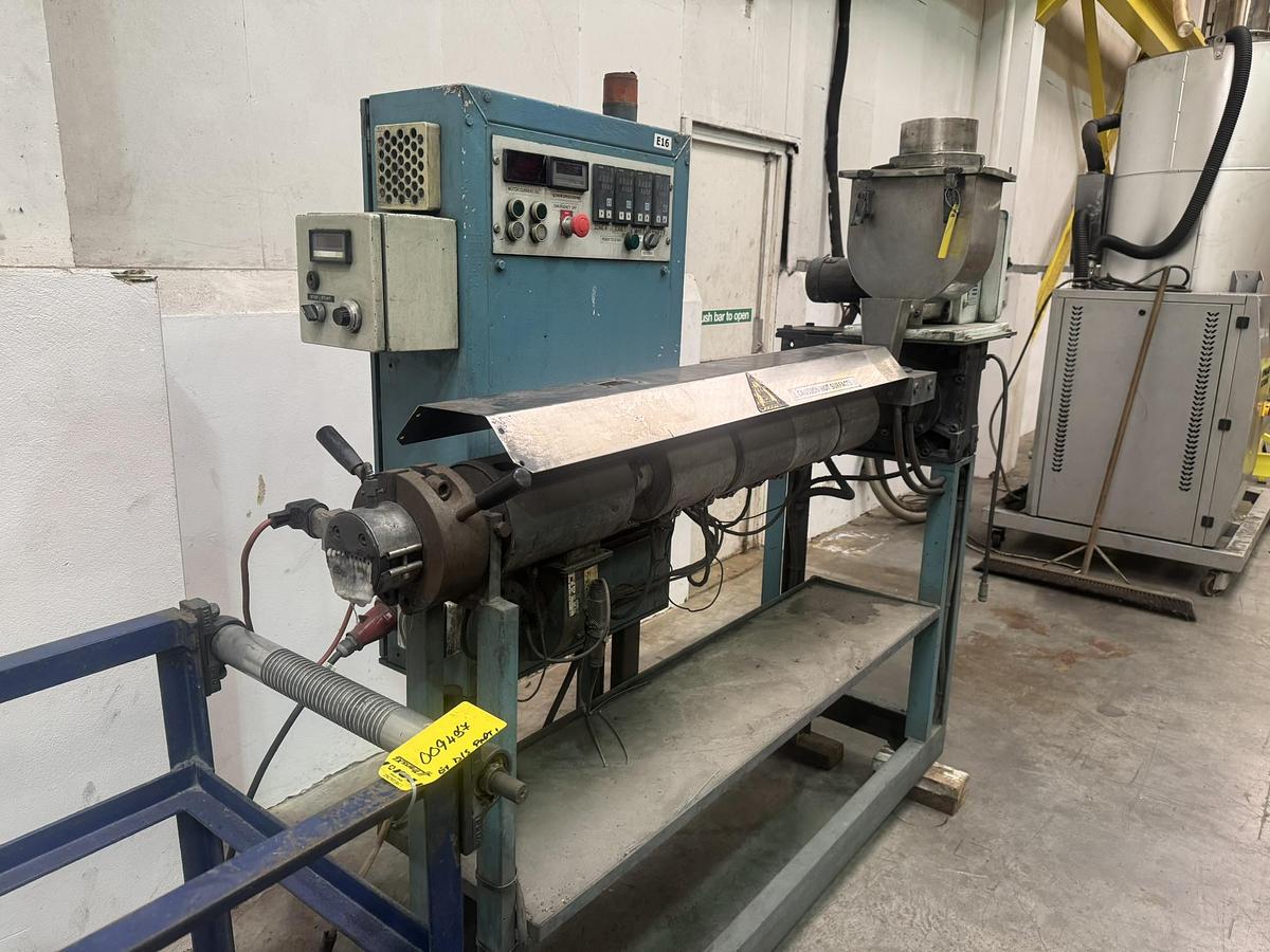 Used 50mm (circa) single screw extruder with spag die head.