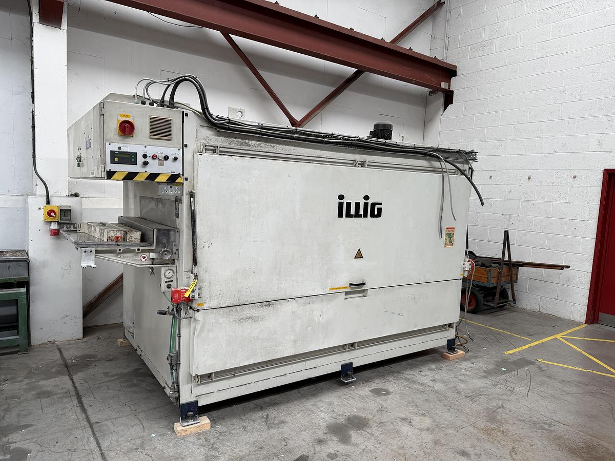 Used 900mm wide Illig preheater model VHW 91/2 with 2 x large heated rolls. Index type