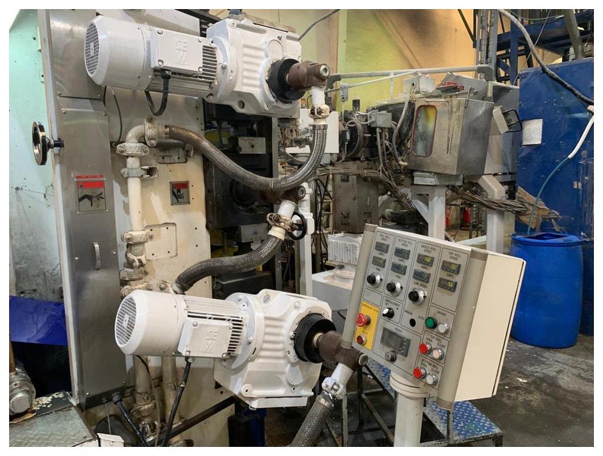 Used 1040mm Welex V-PET sheet extrusion line. 125mm ext with vac,s/changer, gear pump, 1040mm flex lip die, 300,600,600mm 3 roll stack, lam, scan, winder 2005