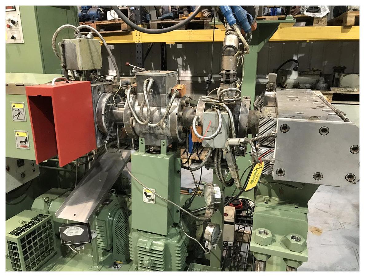Used 890mm wide Welex coextrusion World Standard sheet line with 90mm and 50mm extruders, melt pump, feedblock, 800mm die, 890mmx300mm stack, haul off 1996