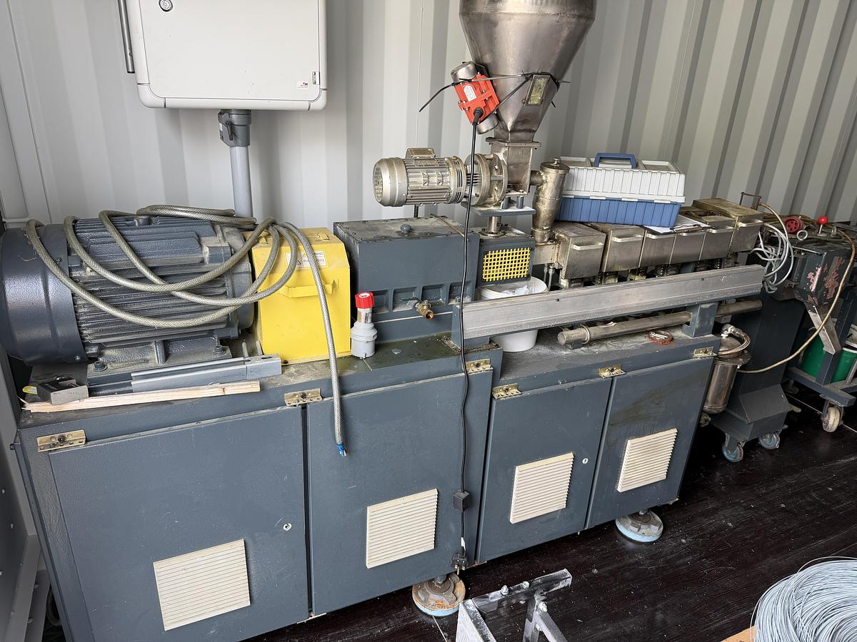 Used 20mm Useon twin screw lab pelletising line with water bath, air knife and pelletiser 2017