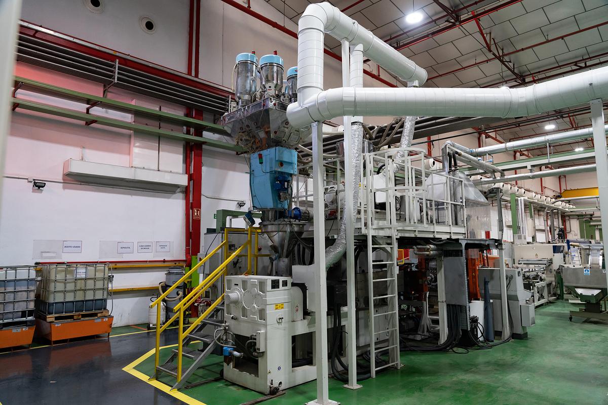 Used Complete PP PS PET Illig RDM 75K and 80K factory comprising 4 in line thermoformers with Amut extrusion systems, Illig thermoformers and stacking. Complete suite of tooling. 2007-2010