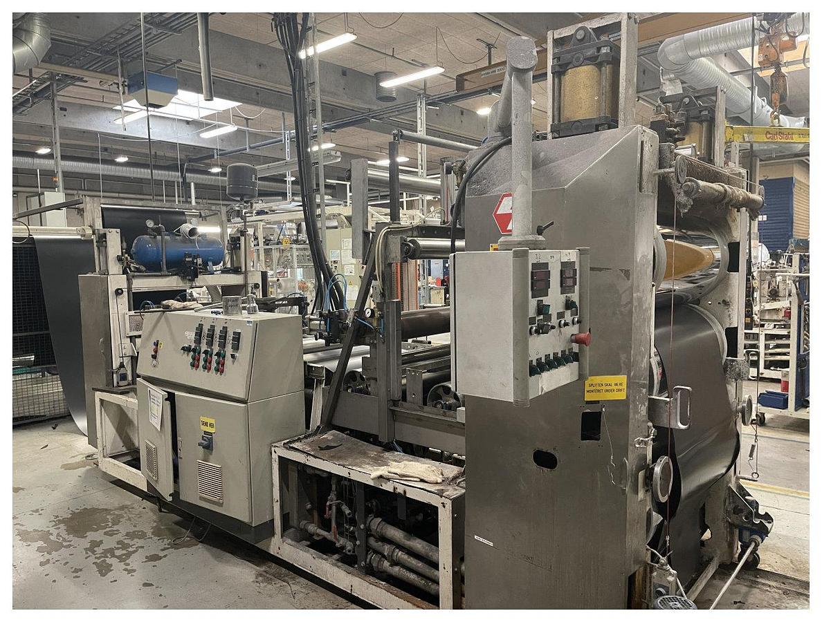 Used 1040mm wide Welex 3 roll polishing stack with 1040mm x 450mm rolls, pump group, 2 roll haul off. Silicone bath.