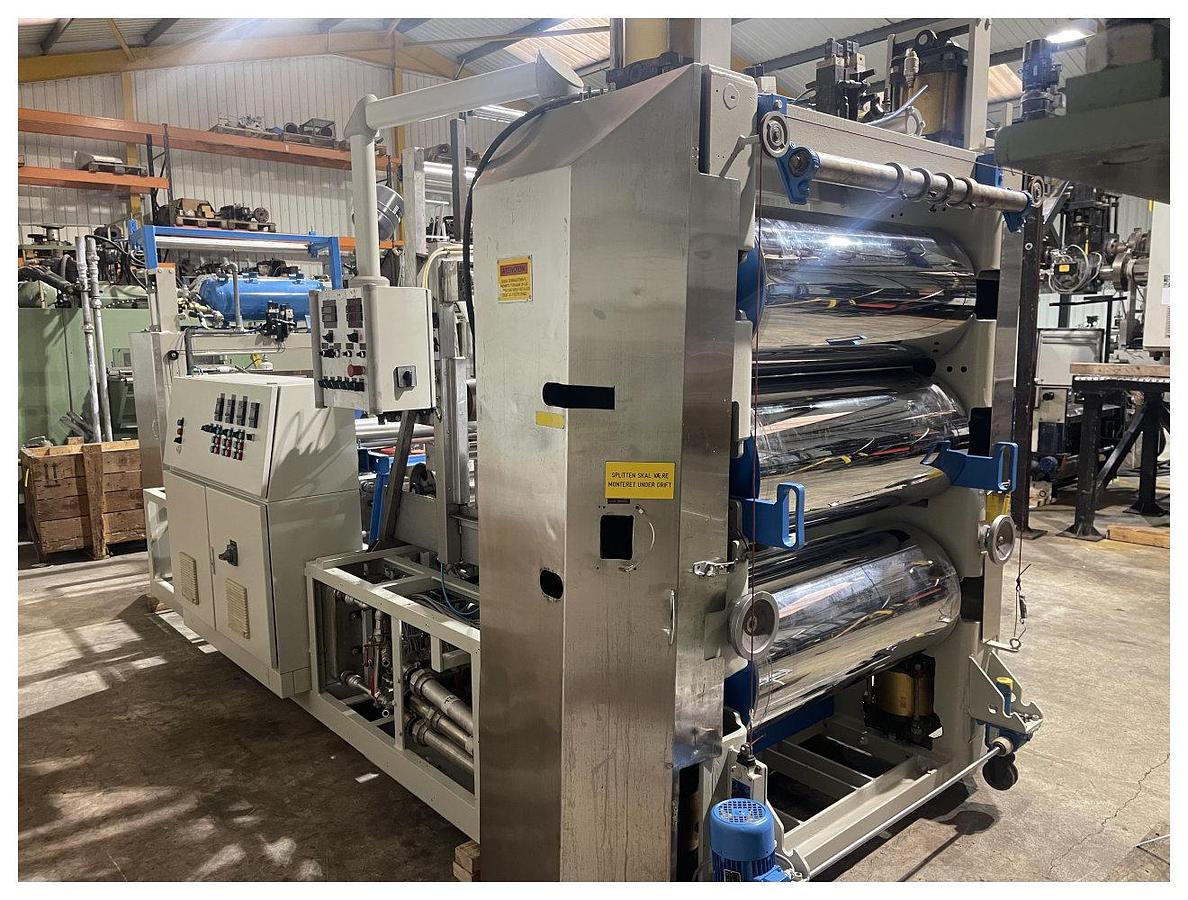 Used 1040mm wide Welex 3 roll polishing stack with 1040mm x 450mm rolls, pump group, 2 roll haul off. Silicone bath.