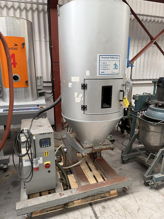 Used 300litre Vismec model Dryplus 080 6kw. Dehumidifying dryer 2017