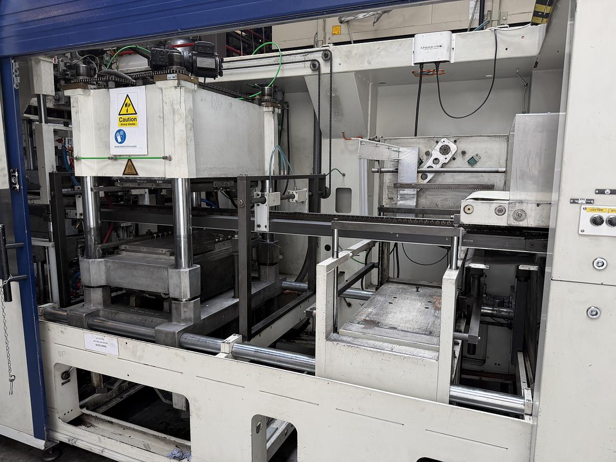 Used 500mm x 350mm Illig Model RD53 pressure forming machine 2004 with unwind and stacker