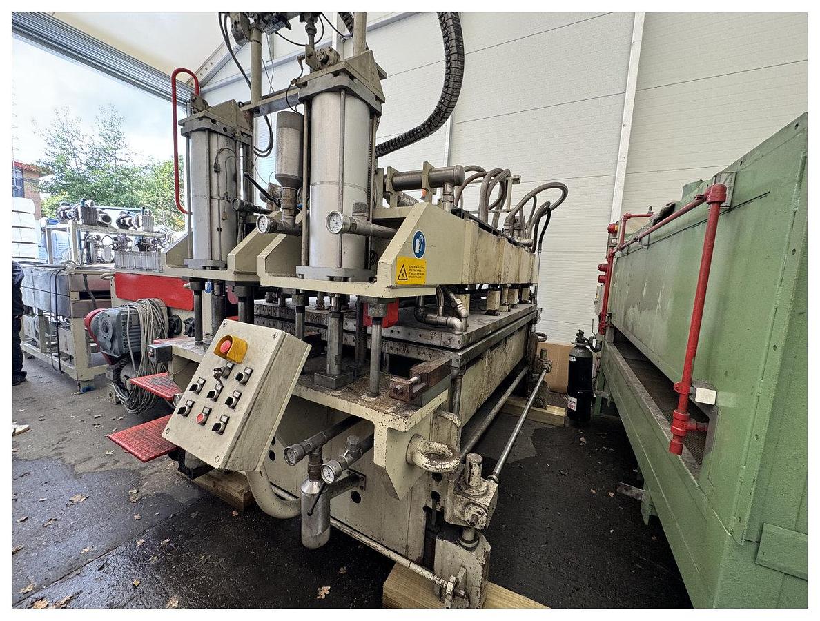 Used 2200mm Wide Omipa Twin Wall Downstream. Calibration Unit, Mutli Roll Haul Off. Oven. Double Haul With Protective Film Stations. Cross Cutt Saw