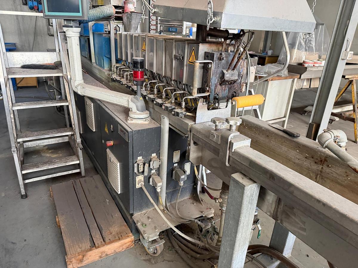 Used 30mm Theysohn TSK030 44D co rotating twin screw compounding extruder with strand pelletiser. 2015