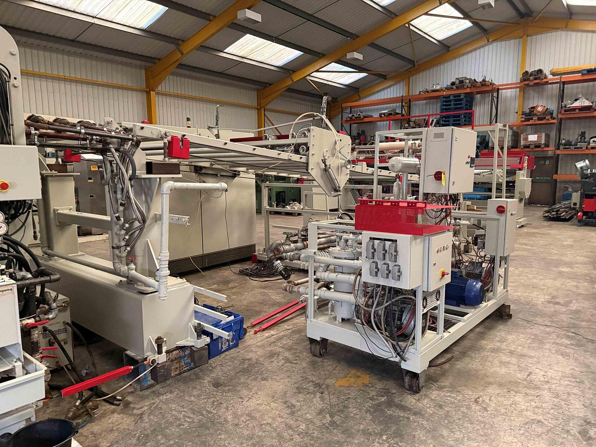 Used 1850mm wide Davis Standard high output sheet line with 175mm extruder, gear pump, die, 1850mm calender with pump group, haul off and guillotine.