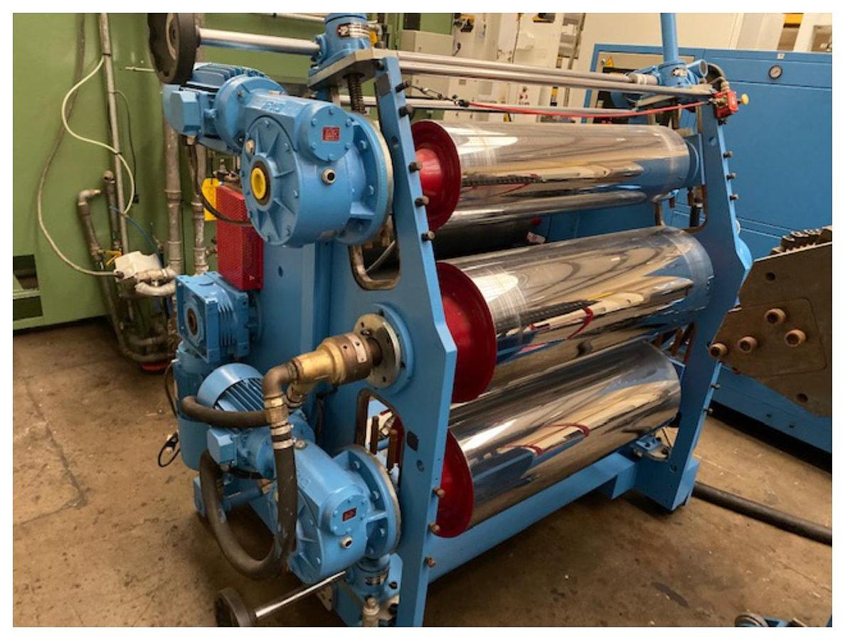 Used 1000mm Union 3 roll polishing stack with 250x350x350mm rolls. Model TAV1000.   1000mm wide close coupled 2 roll haul off Sella 3 zone pump group