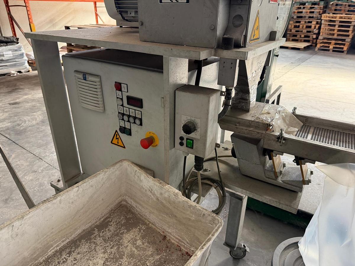Used 30mm Theysohn TSK030 44D co rotating twin screw compounding extruder with strand pelletiser. 2015