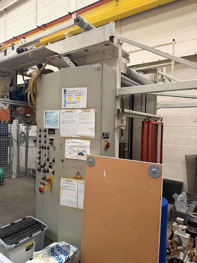 Used 1000mm wide Maier pneumatic accumulator with 4 bottom and 5 top cylinders for PP PS sheet. Approx 2m of travel and up to 16m of accumulated sheet.
