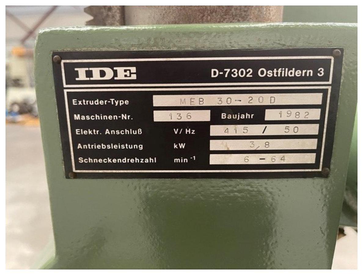 Used 30mm Ide pillar mounted co extruder 20D with 3kw dc motor. Model MEB 30-20D. Max screw speed 64rpm. 4 zone control panel.
