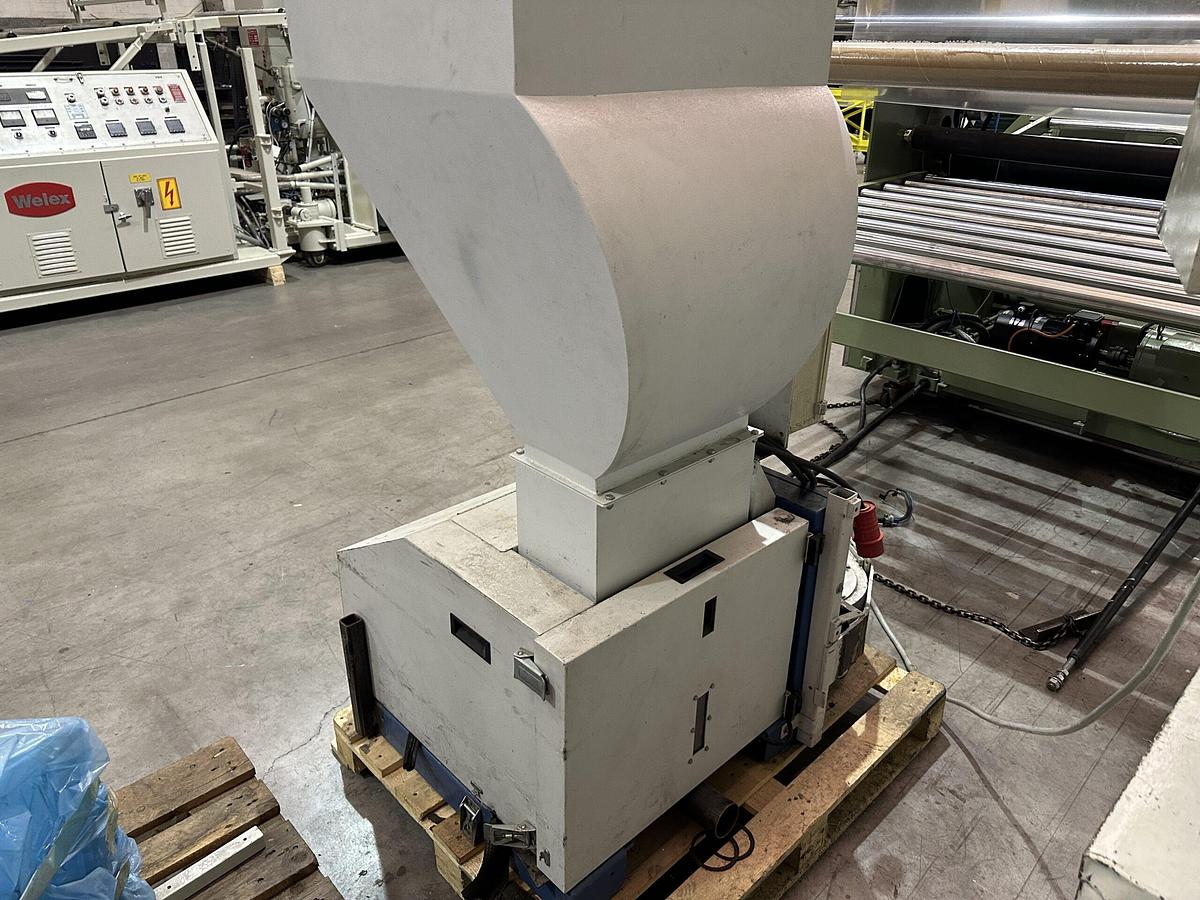 Used 420mm x 200mm Tria model 42-20/ BL-T granulator with soundproofing 1998. 3kw motor with fan blower.