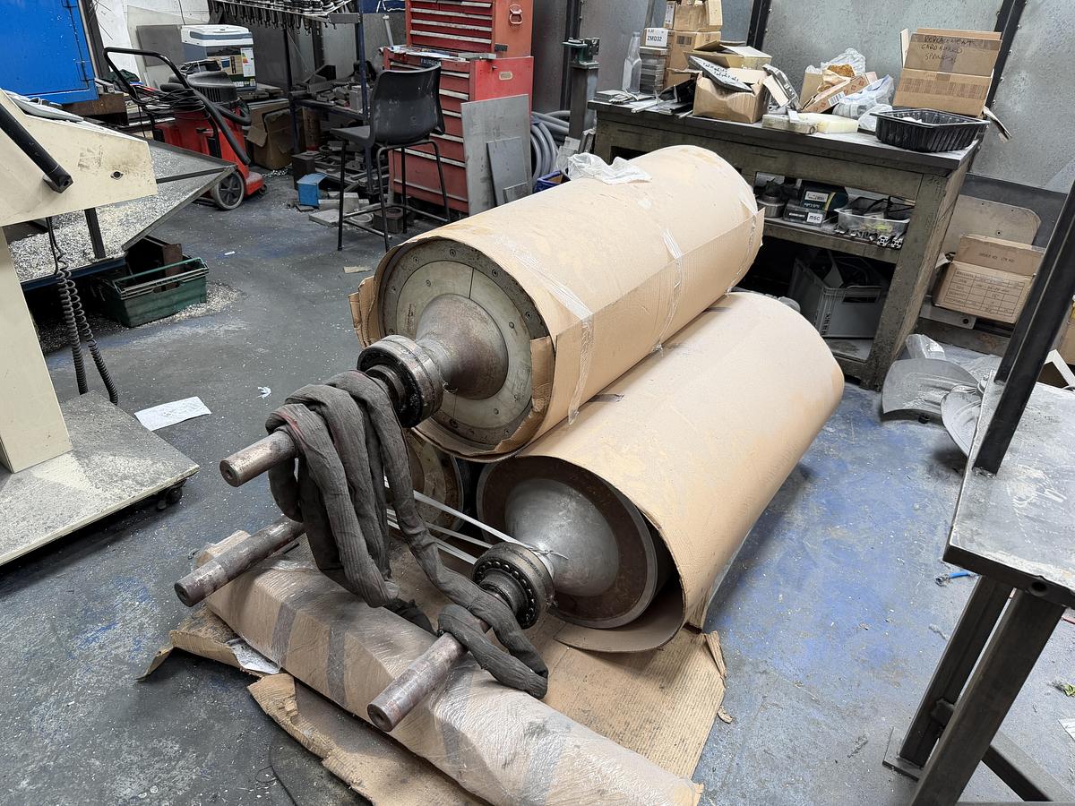 Used 1100mm wide Kentya coextrusion PET sheetlinewith 73mm twinscrew primary extruder, triple vented. 90kw AC motor, screen changer, gear pump 1100mm die, 3 roll stack, haul off, silicone bath, 2 state winder 2010
