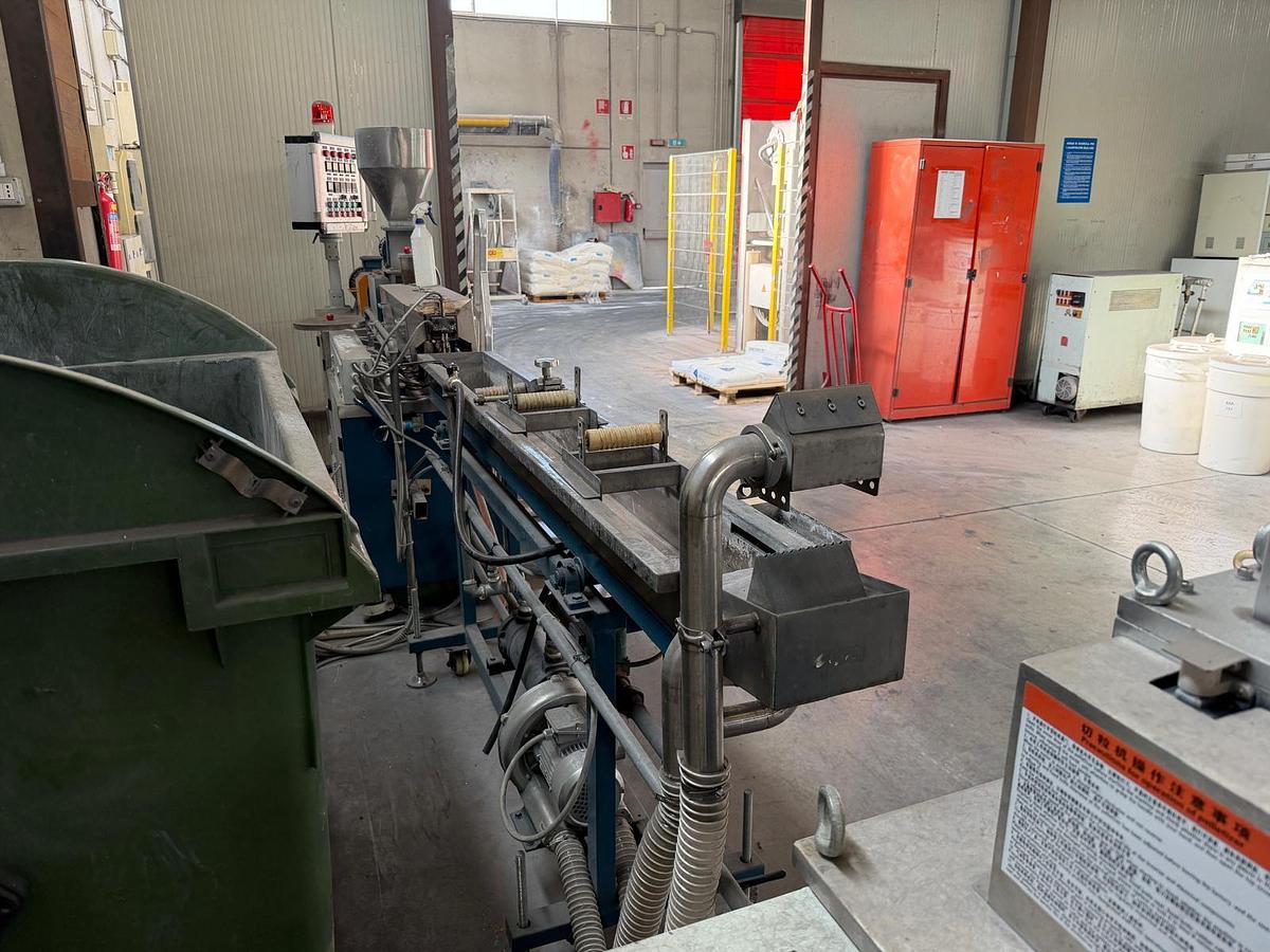 Used 22mm Nanjing lab twin screw co rotating compounding extrusion line 2024 40:1 10kw motor 600rpm